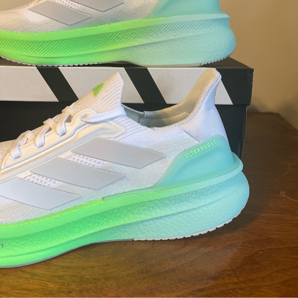 NWT ADIDAS Ultraboost 5X Women’s Running Shoes - Picture 3 of 8